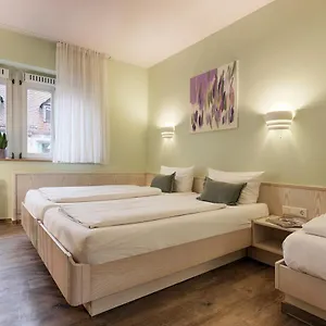 Hotel Kunterbunt In Wuerzburger Innenstadt, Wurzburg